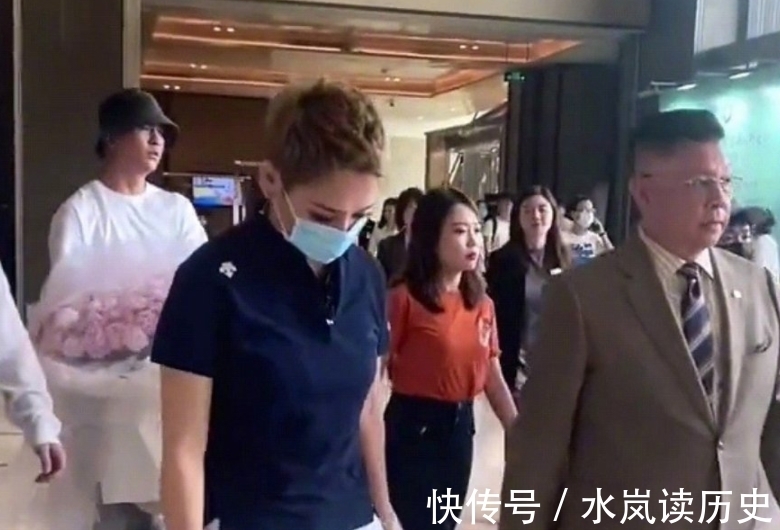 周也|《中餐廳5》開啟錄制，網(wǎng)傳嘉賓都來了，沖著丁真龔俊就不想錯過