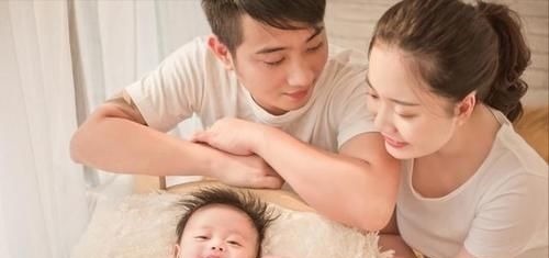 名字|有种秀恩爱叫“父姓加母姓”起名,或许争来了面子,却尴尬了孩子