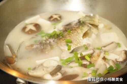 无论煮什么鱼汤,掌握2个要点,鱼汤奶白鲜香还不腥,超级好喝!