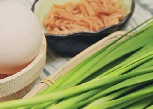  早餐|韭菜和鸡蛋这样搭配太好吃，软嫩美味，营养丰富，家人爱吃的早餐