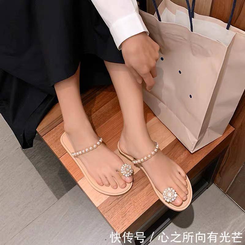 小仙女 夏日必备甜美风凉鞋,水晶雕刻成花,做男友心里永远的小仙女