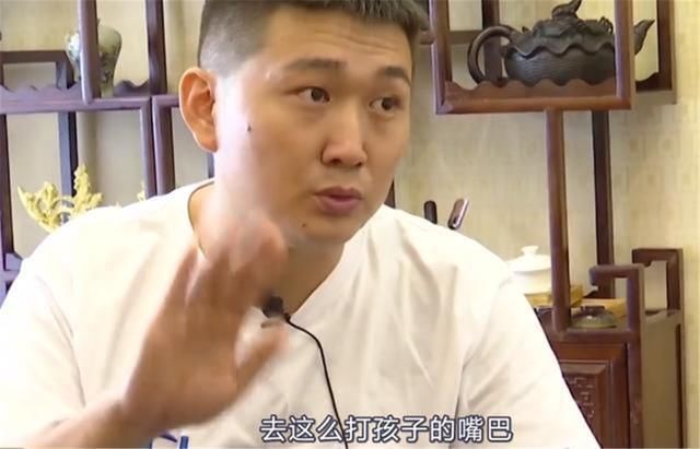 |解说搞笑吃鸡357:特训场的隐藏秘密,憨憨队友喊话:我要再玩100遍!