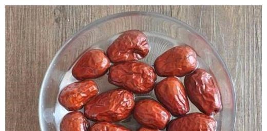 常吃|这菜我家常吃,一买就是几斤,常吃皮肤细腻有弹性,延缓衰老!