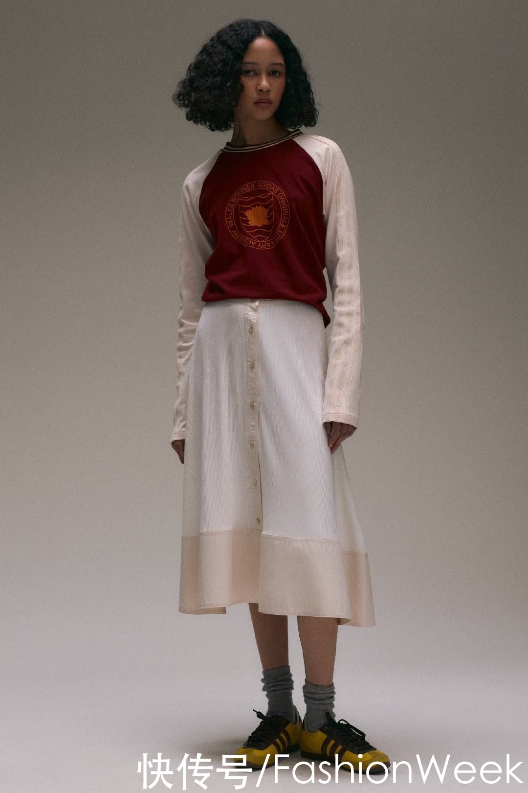 职业装只能黑白配？这些轻熟风搭配，让你闪耀职场穿搭潮流