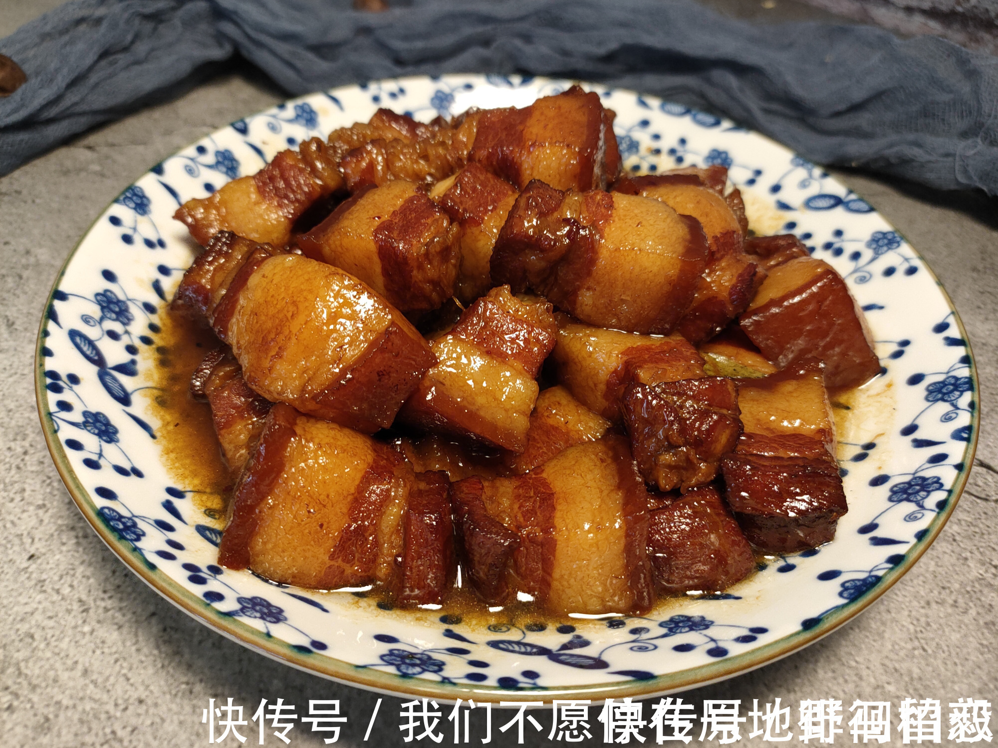 爷爷做了几十年红烧肉，口感软烂香入味，香料只加这四味即可