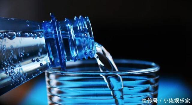 喝水|起床、晚上喝白開水的人!這樣喝水,將毀掉自己的腎