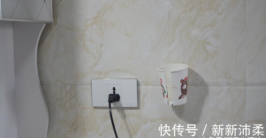 用处|一次性纸杯别扔了, 剪几刀, 粘在卫生间里有大用处, 人人见了都夸好