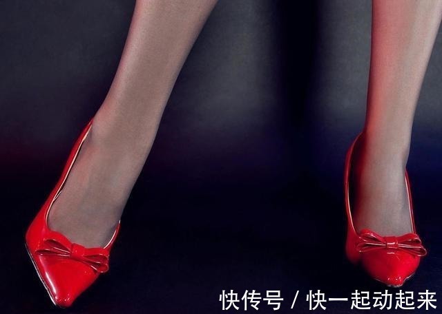 时尚 尖头高跟鞋引领着时尚之美,让你瞬间变得亮眼!