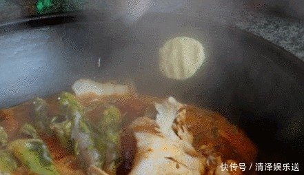 东北|东北铁锅炖鱼,肉质鲜嫩无比,常吃强身健体身体棒