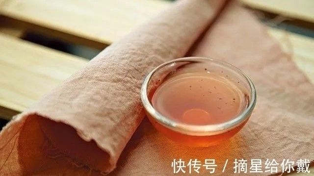 年轻人$剩菜做旗袍、塑料瓶造大楼,这些年轻人正在用垃圾拯救世界!