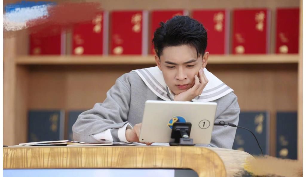 《奔跑吧》無故斷更，倉促放送合輯篇引網(wǎng)友猜測：老成員鬧退出？