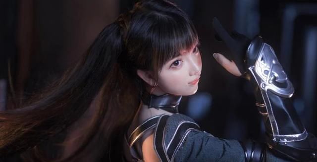手臂|王奕萌Cos逆水寒OL翻车,手臂粗壮下巴明显,被调侃 “出肉装”