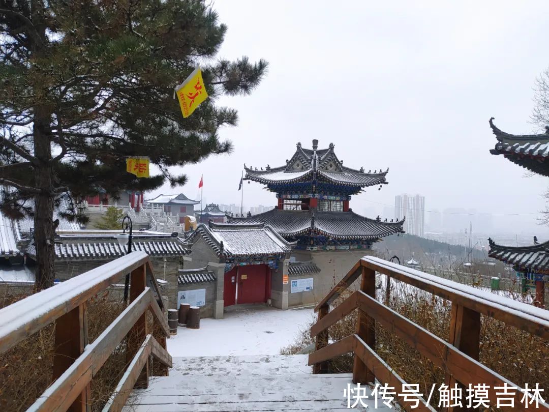 建筑|雪后的吉林市玄天岭，建筑群古韵十足，原来可以这么美