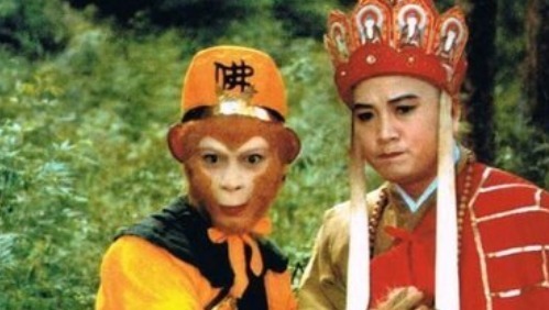 拍摄$在《西游记》中,孙悟空吃蟠桃为何咬一口就扔?原来另有隐情