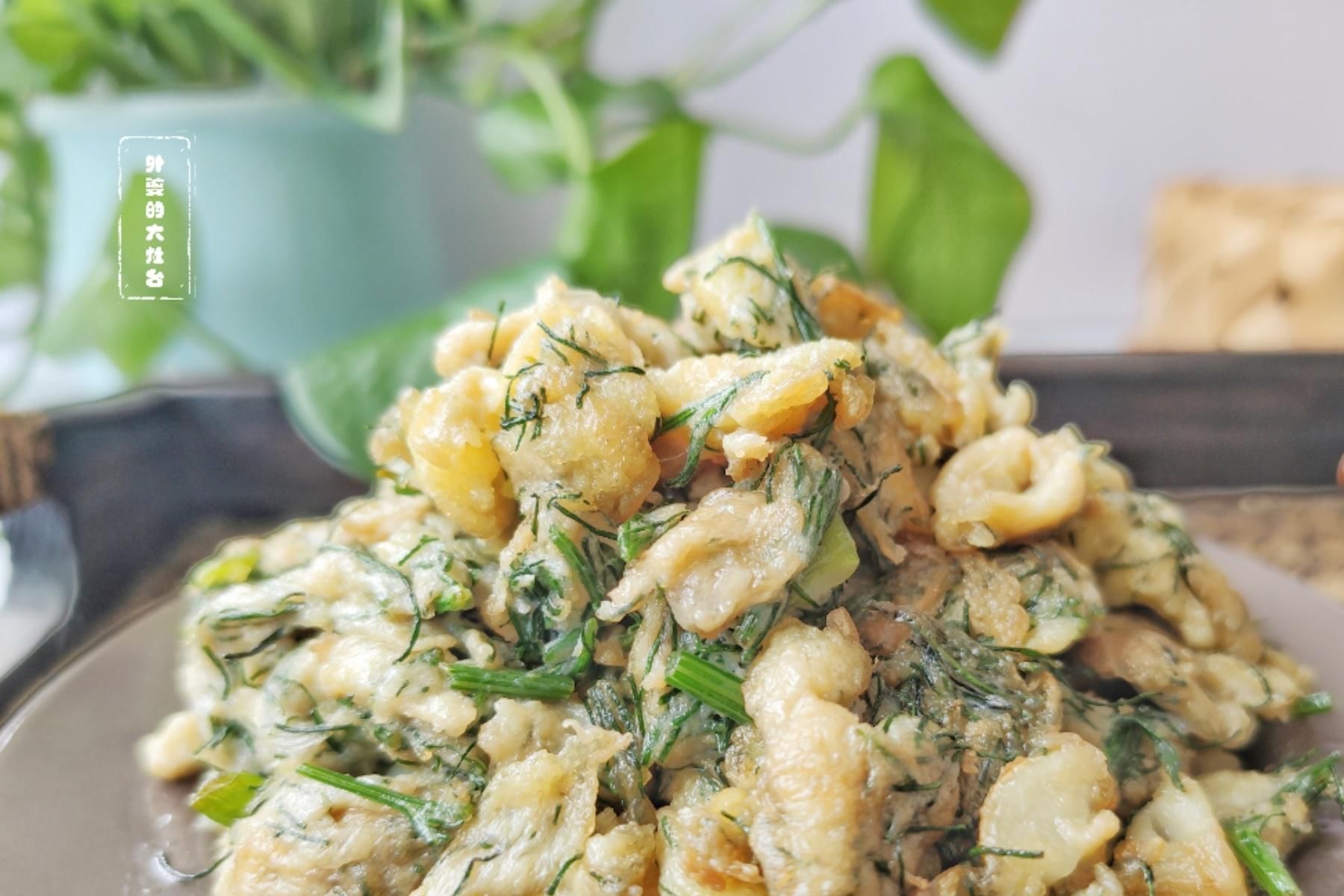 猪毛菜|遇见这个没人要的野菜，一定要多摘一些，简单一炒，别提多香了