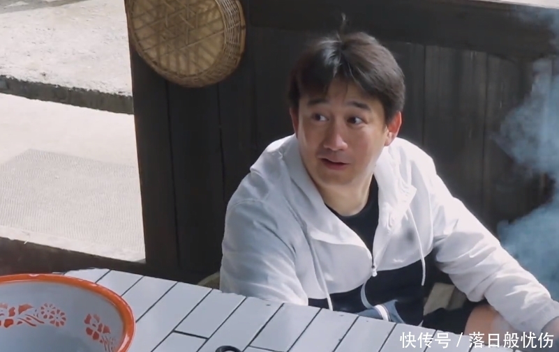 張藝興 喬杉睡覺嚇跑張藝興和彭昱暢,黃磊吐槽喬杉打鼾太橫了!