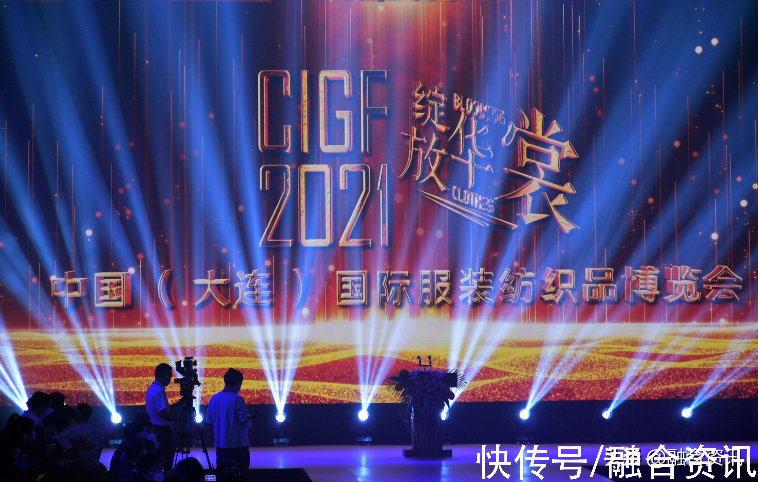 时装设计师|八位从大连走出的中国十佳时装设计师在开幕式首秀绽放“初心”