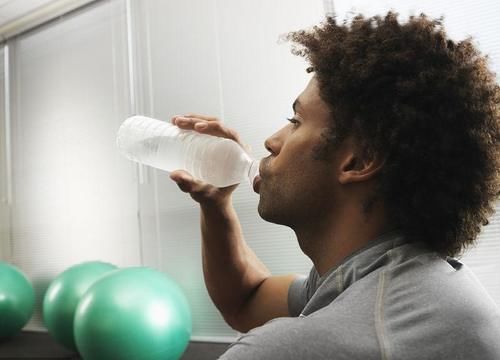 免疫低下爱生病?可能与体内毒素堆积有关,不妨做好这4件事