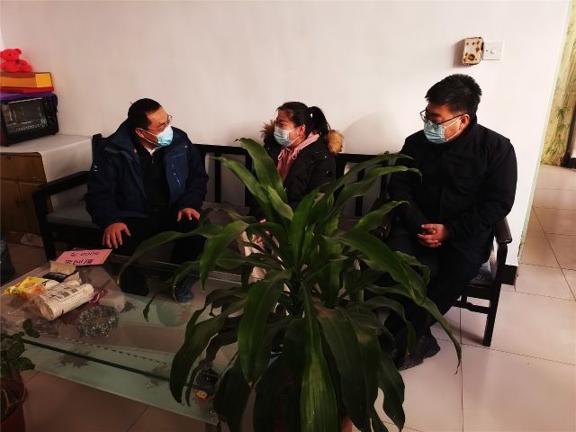 大兴区委副书记石银峰到青云店镇慰问两癌困难妇女