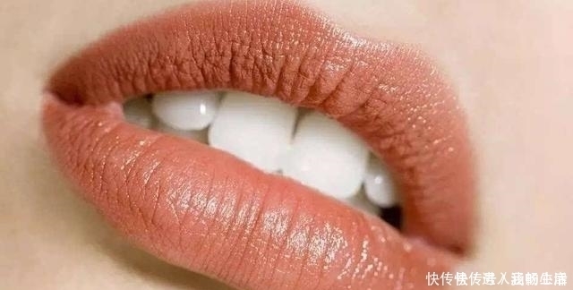 唇角|这4种嘴型的女生,特别不好涂口红!看看你是不是也在其中