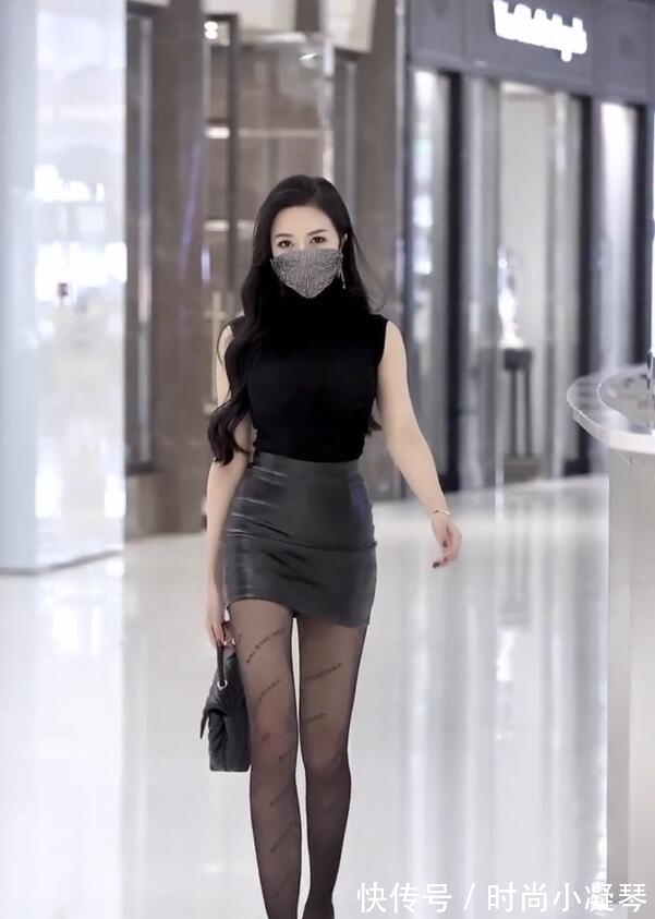 都市女郎|黑皮裙搭上尖嘴高跟,简单中散发高级感