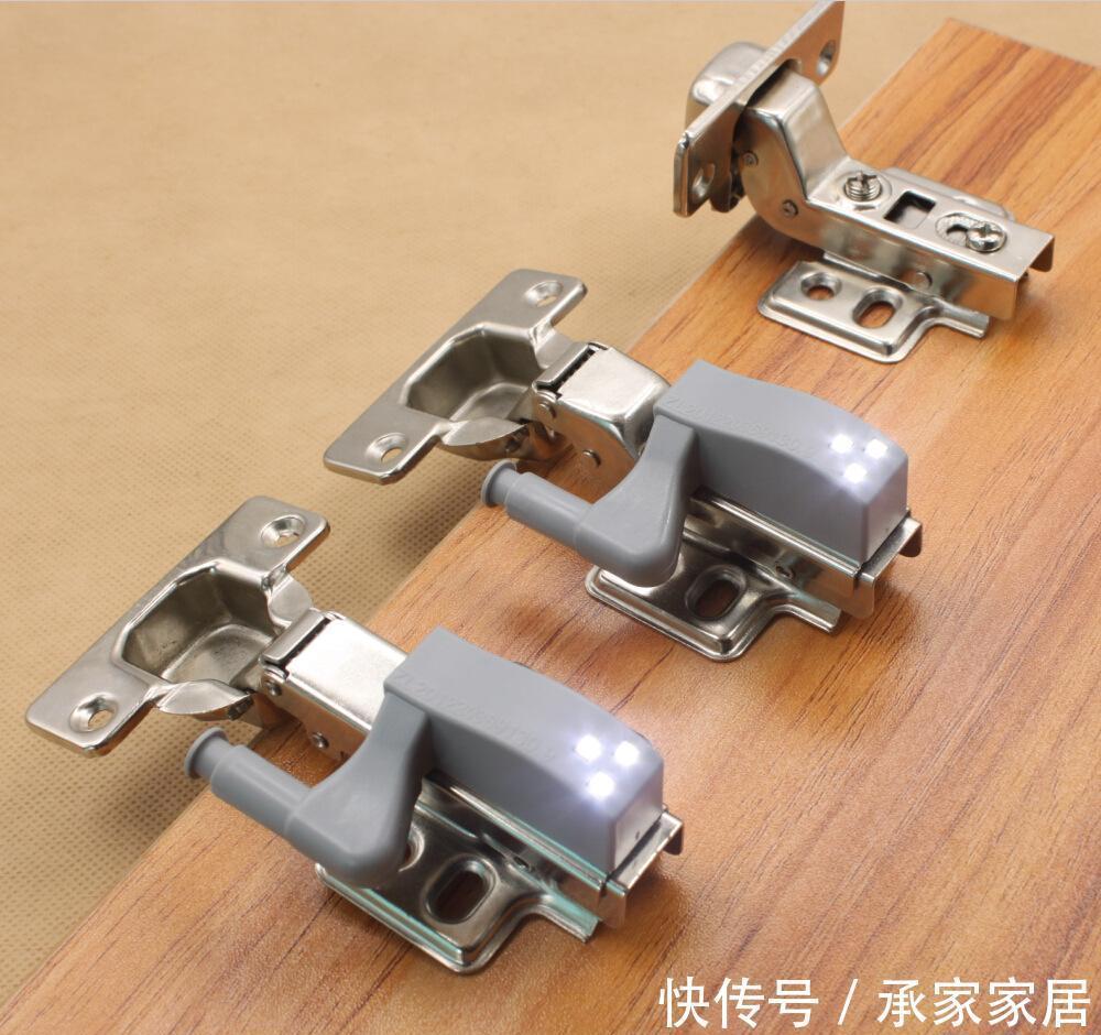 平开门|平开门、推拉门、折叠门,定制衣柜的门,没那么好选