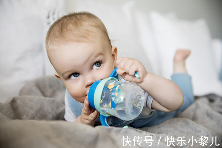 睡眠质量|宝宝1岁后,喂养方式牢记“1坚、2戒、3少”,身体会更健康