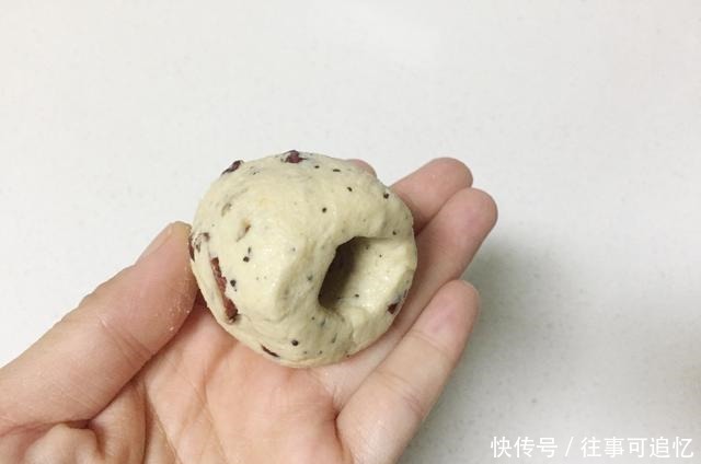 含钙量不输牛奶鸡蛋,常吃润肠通便又健脑,可惜很多人把它扔掉了