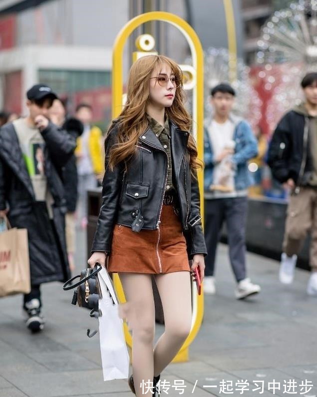 短裤 黑色修身短袖搭配棕色阔腿裤,娇嫩丰盈,温文尔雅!