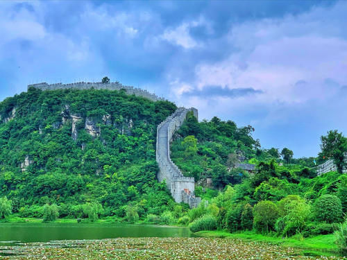 贵阳一5A级景区，被游客称为“小丽江”，门票仅需10块钱