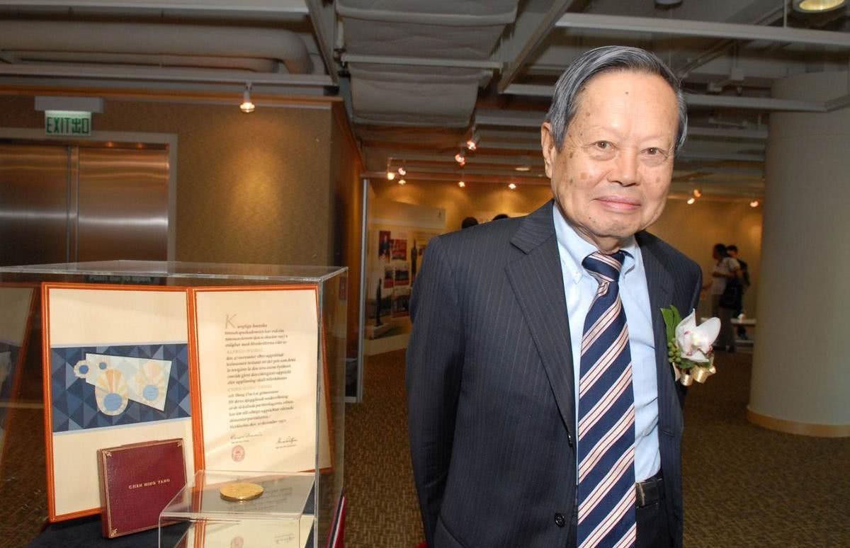 两弹|两弹元勋邓稼先病重时,颤巍巍竖起两根手指,理由令大家敬佩