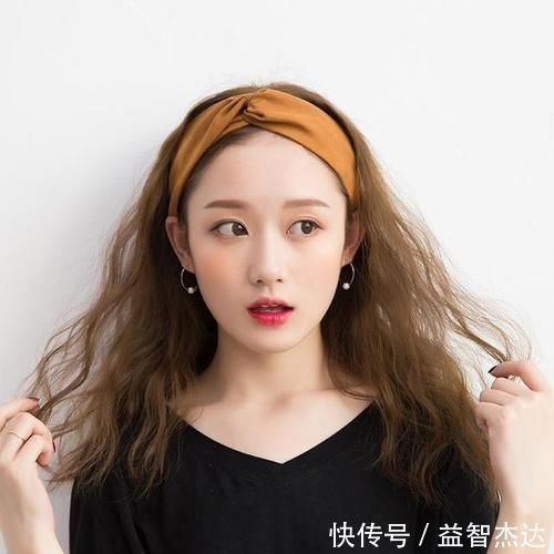 油性皮肤 洗脸三不要:不要超过一分钟,不要用很烫的水,第三不要少有人知