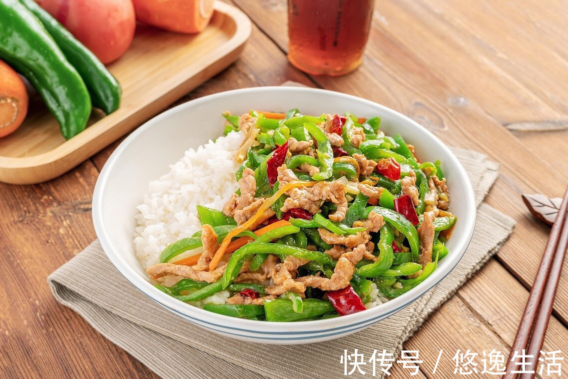 淀粉|炒瘦肉,放淀粉还是蛋清大厨教你一招,瘦肉又香又嫩,不发柴