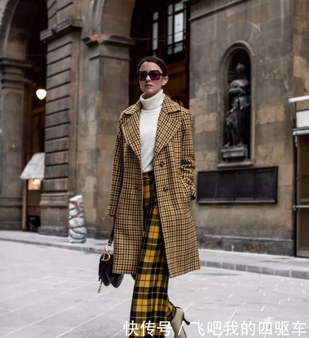 开工大吉高级穿搭!长款格纹大衣+阔腿裤霸气抢镜,帅得不可方物