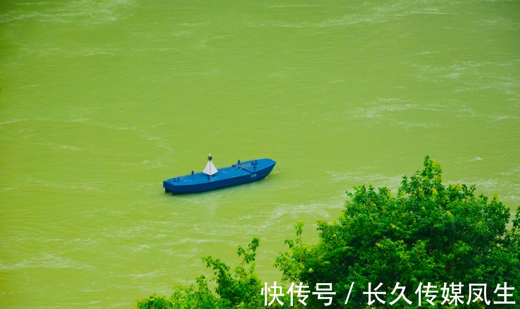 武陵山大裂谷|重庆也有赤壁和乌江？门票0元免费玩，人少景美适合自驾