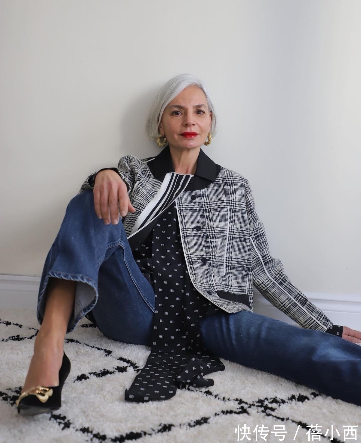 条纹|50、60岁女性穿衣要跳脱年龄界限,来学白发老奶奶穿搭,惊艳时光