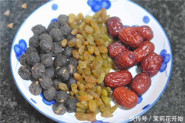 天冷,包子馒头靠边站早上多吃它,锅中一蒸,晶莹剔透香喷喷