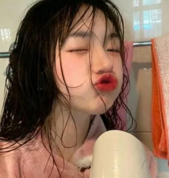 头皮|为啥头发刚洗完,睡一晚就油了多半因为这3点,00后女生早知