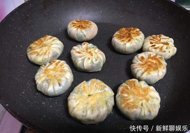  小白菜|饺子皮水煎包，做法简单，但味道不简单