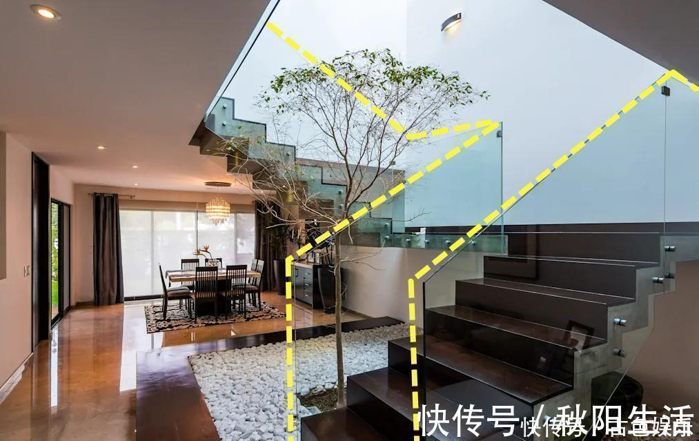 楼梯|住别墅洋房也不过如此，把二楼的楼梯挪到天井里，空间一点不浪费