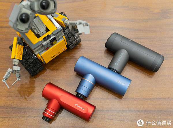 评测|网红产品都是智商税？云康宝金属迷你筋膜枪对比网红迷你筋膜枪评测