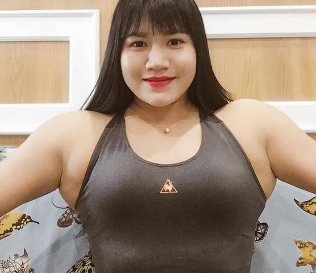 动作|女生别只顾着马甲线,多练肩背,身形更好看,3个动作教给你