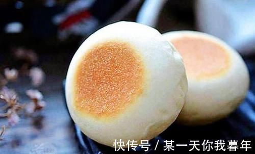 早餐饼|做这种饼不加一滴水，不含添加剂，松软香甜，大人孩子都爱吃！