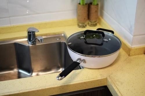 厨房好伙伴 一锅多用 知吾煮平底炒锅