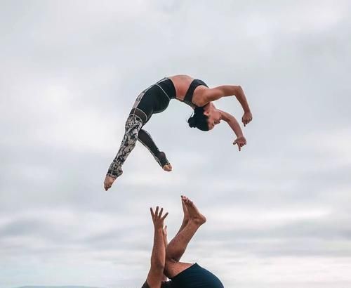 头部|美得独特又自信,瑜伽女人的蜕变,是从这些体式开始的