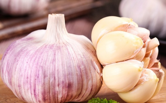 患者|高血压患者不能吃大蒜,医生提醒,除大蒜外,还要少碰2种食物