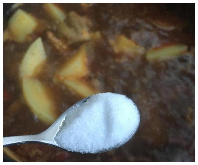 雞塊|學習雞塊燉土豆的做法，鮮嫩多汁，做法簡單便捷