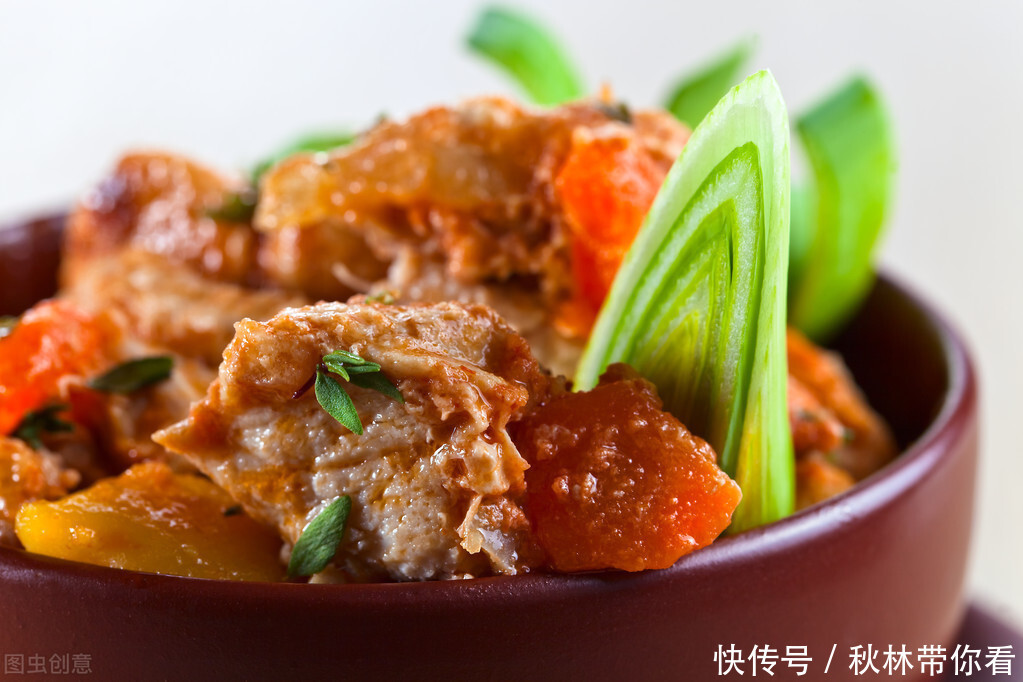 吃肉不吃蒜,香味少一半!炖猪肉时加多少大蒜,才能入味又增香?