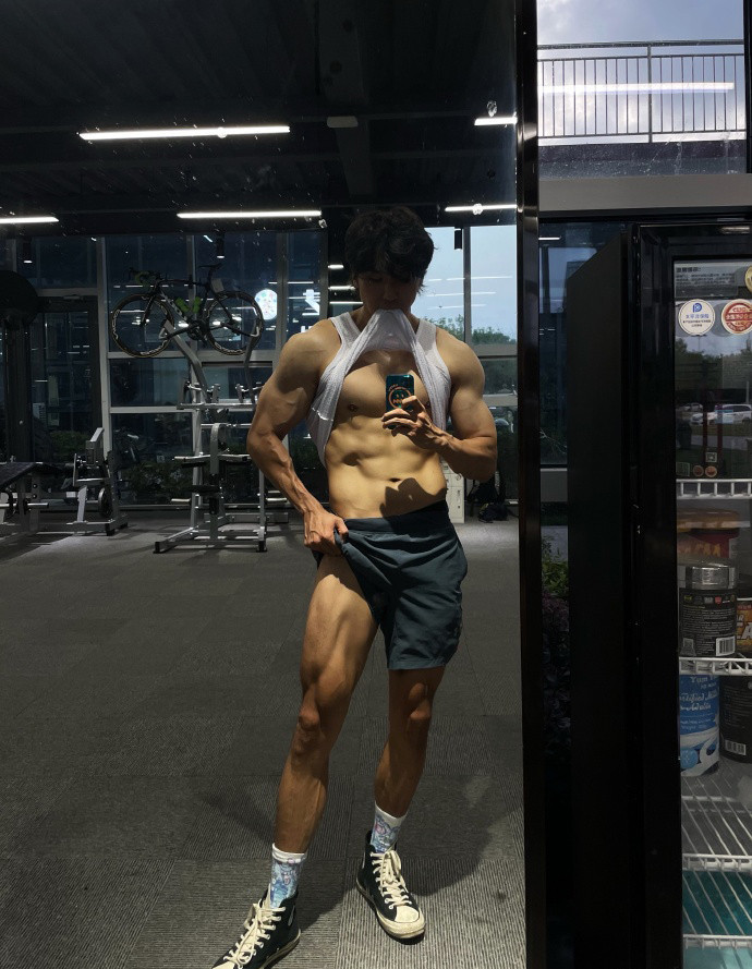 35岁肌肉大男孩, 三分练七分吃, 看他的伙食就知道为啥又高又壮了