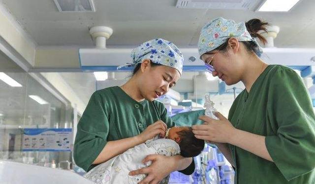 取名|爷爷给孙子取名“清风”,护士登记时却少写一笔,而妈妈拍手叫好